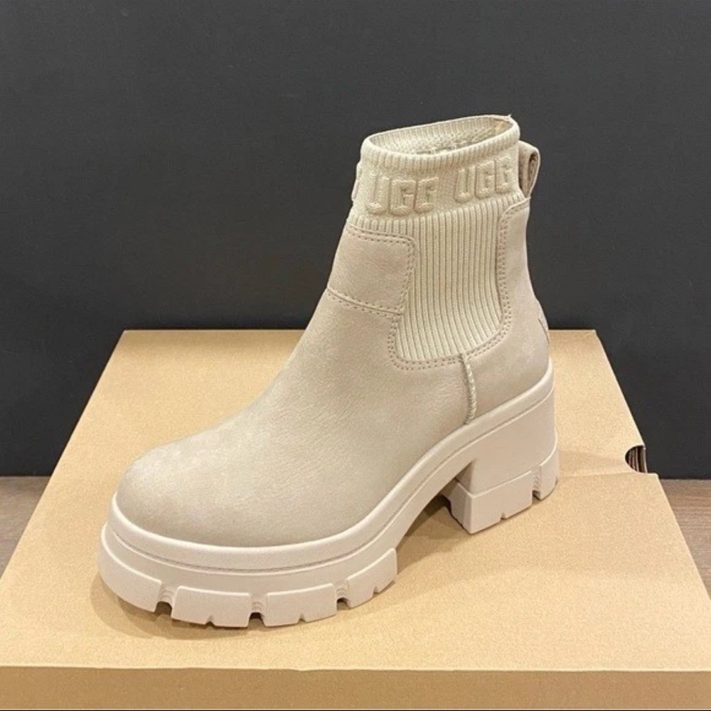 UGG Women's Brooklyn Chelsea Waterproof Boots Mustard Seed/Tan